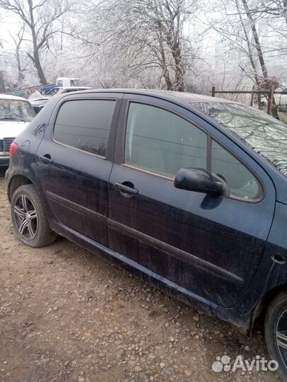 Дверь передняя правая Пежо 307