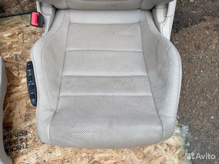 Кожаный салон Mercedes-Benz E C207 3.0 2015