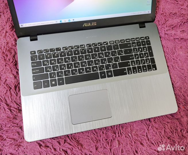 Ноутбук Asus 17.3 дюйма / Intel N5000 Silver