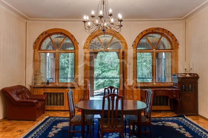 Дом 461,9 м² на участке 63,6 сот.