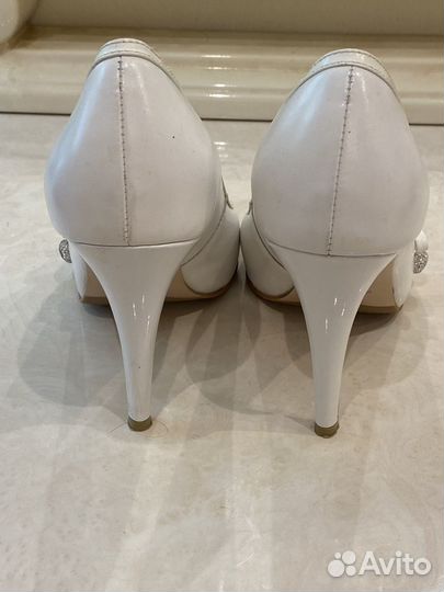 Туфли белые 38