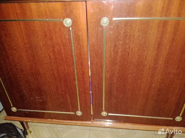 Зеркало и комод дерево