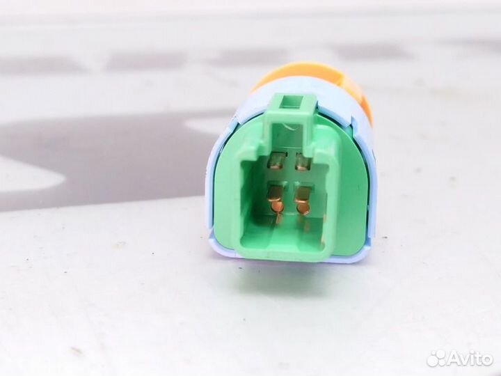 Датчик включения стоп сигнала Mitsubishi Outlander