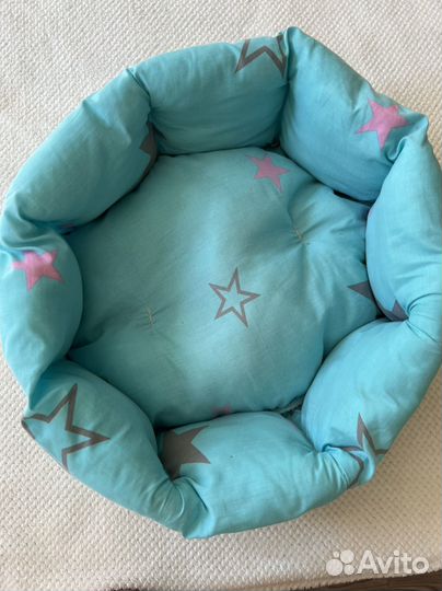 Лежанка для кошек новая