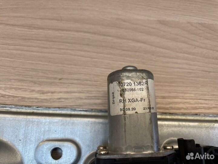 Стеклоподъемник передний правый LADA X-Ray Cross