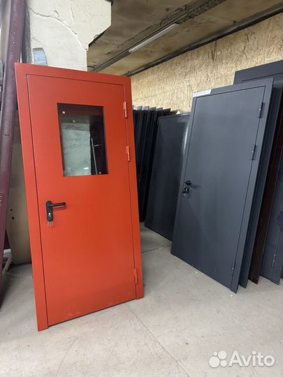 Дверь пожарная со стеклом