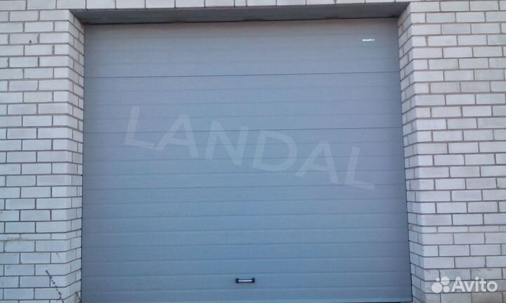 Секционные ворота