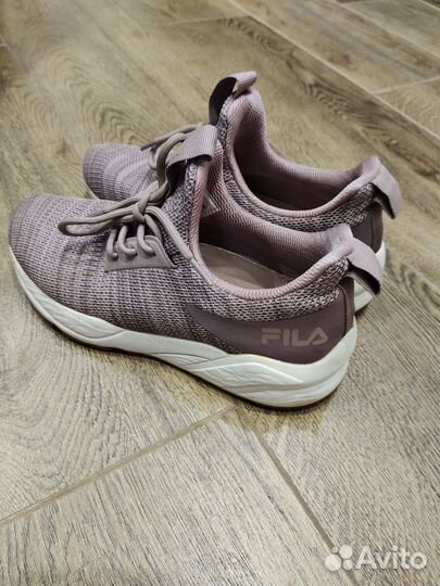 Кроссовки женские