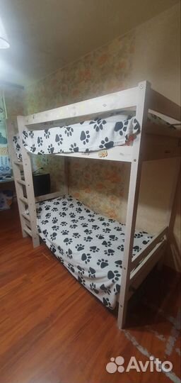 Двухъярусная кровать