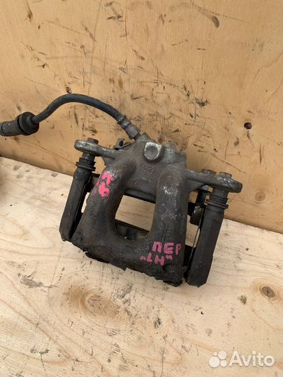 Передний левый суппорт BMW 1-Series E87 E81