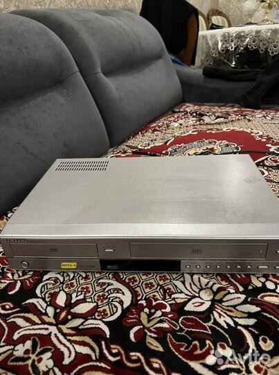 Видеомагнитофон двиди диск