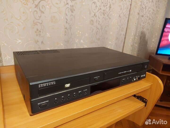 Видеомагнитофон Samsung SV-DVD 40B
