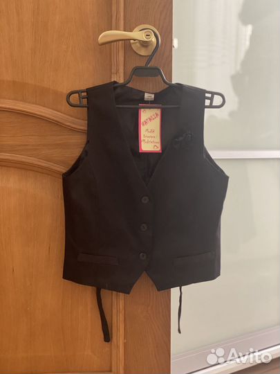 Жилет школьный для девочки (новый)