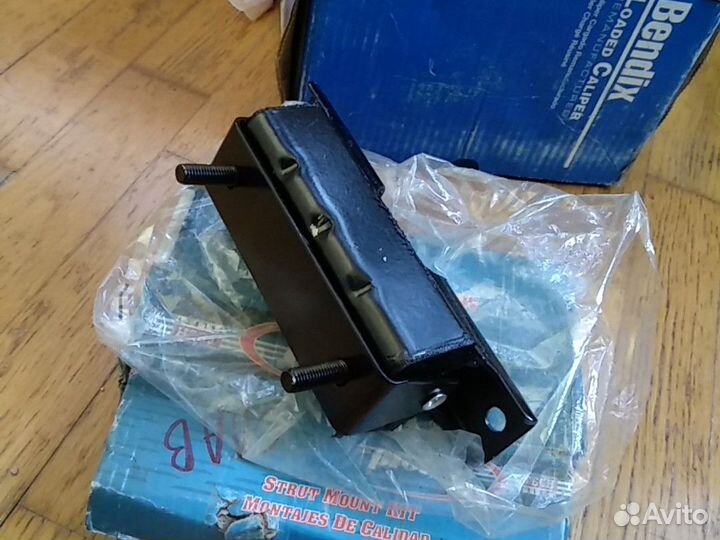 Опора,подушка двигателя Тахо, Эскалейд,Хамер H2