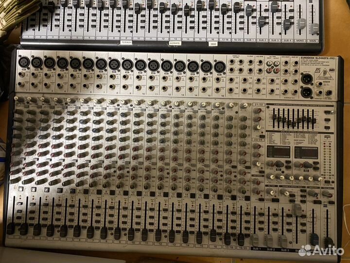 Микшерный пульт