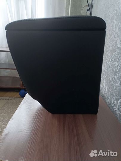 Подлокотник Vesta