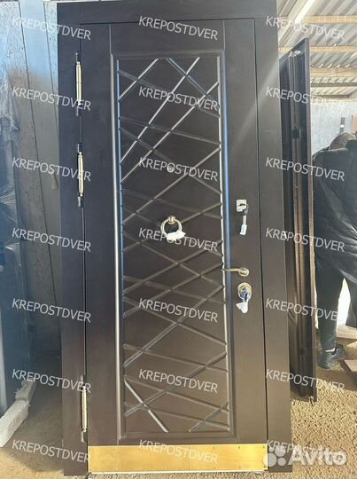 Дверь входная металлическая новая