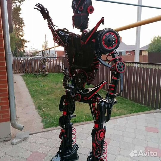 Робот из металла