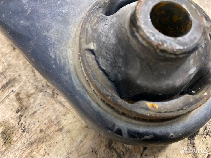 Рычаг подвески передний правый Mitsubishi Lancer X