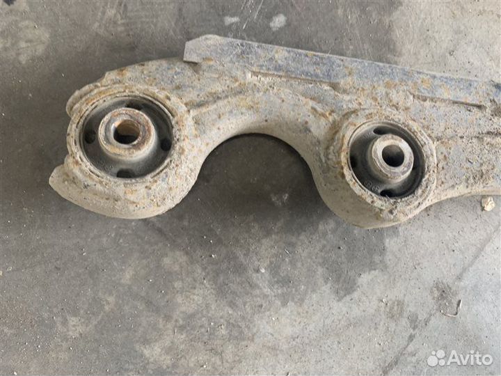 Рычаг подвески задний правый Mitsubishi Pajero