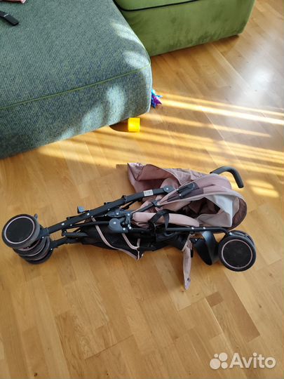 Прогулочная коляска трость