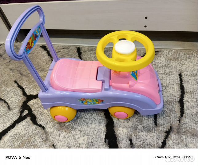 Машинка каталка толокар с ручкой