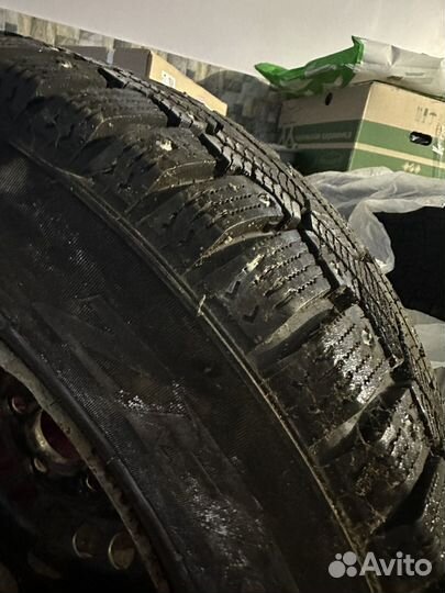 Pirelli Ice Zero 215/65 R16
