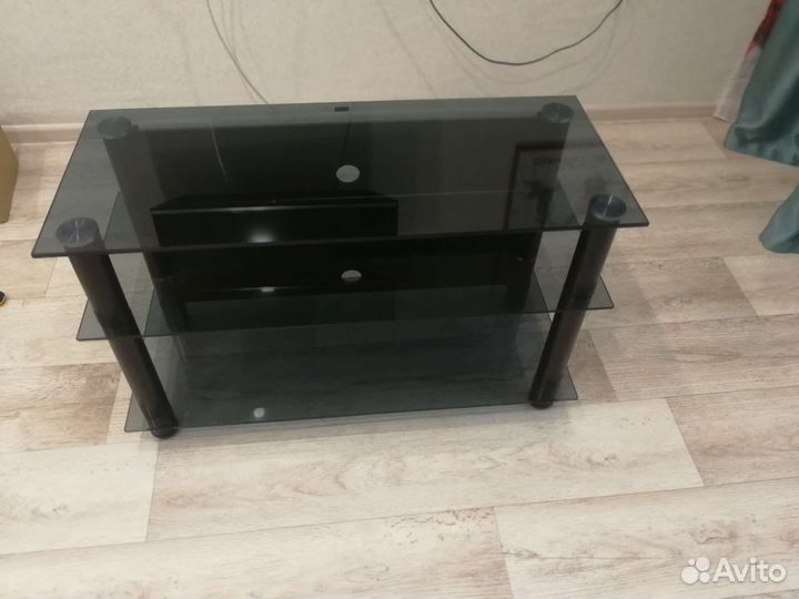 Стеклянная тумба под тв