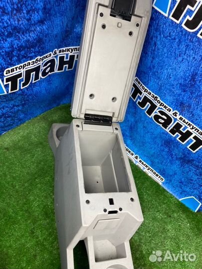 Подлокотник Dodge Caliber PM EBA 2006