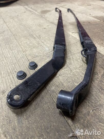 Поводок дворника / Mitsubishi Pajero 4