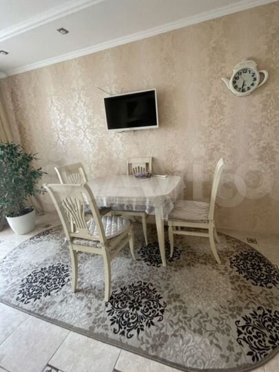 2-к. квартира, 80 м², 8/9 эт.