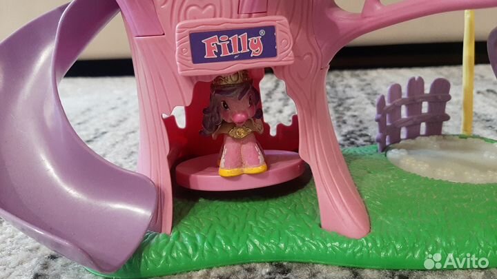 Домик Фили (filly) на дереве, лошадки