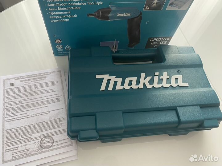 Аккумуляторная отвертка Makita DF001 DW