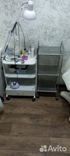Тележка на колесиках