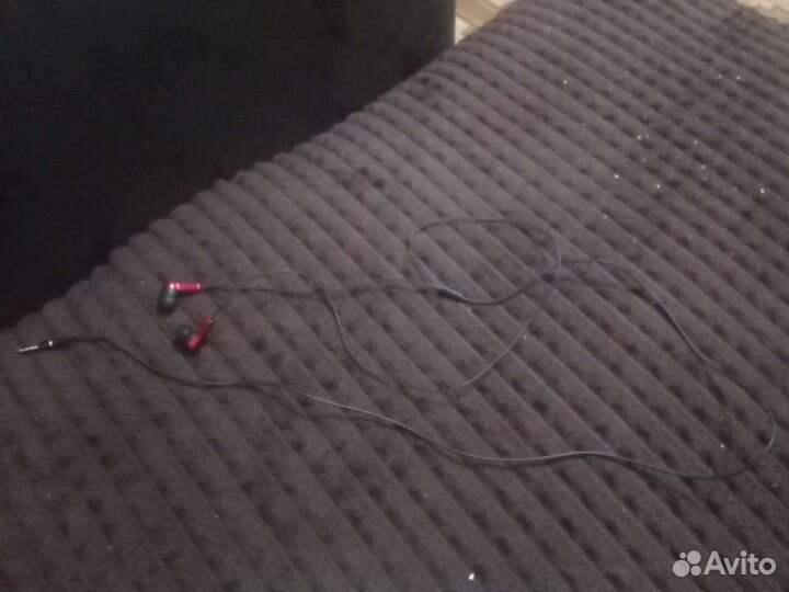 Проводные наушники