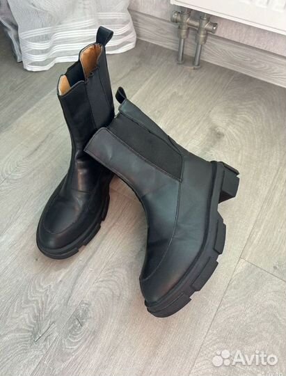 Женские сапоги