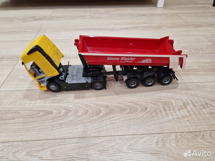 Игрушечная машина