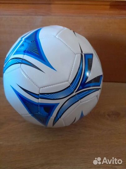 Новый футбольный мяч