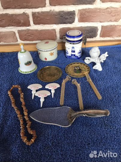 Шкатулка, банка,держатели цветка, тарели Германия