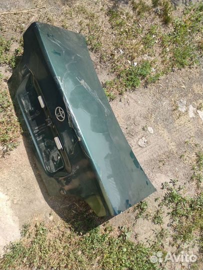 Крышка багажника Авенсис 22