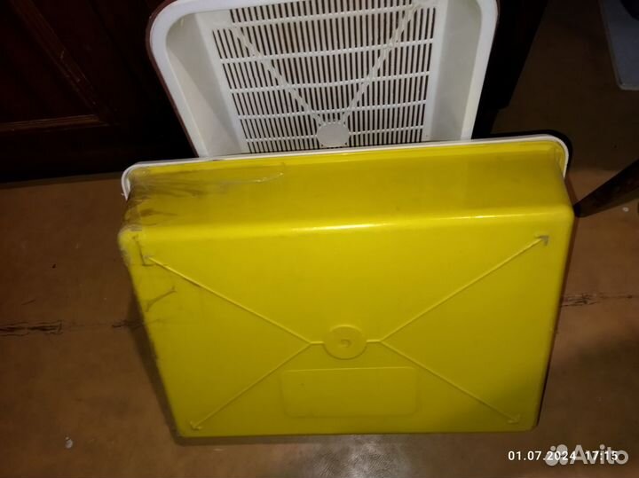 2 лотка с решётками и кошачий туалет