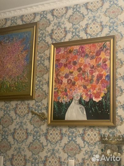 Картина женщина с цветами на голове