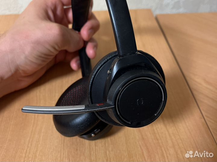 Гарнитура Plantronics Voyager Focus UC
