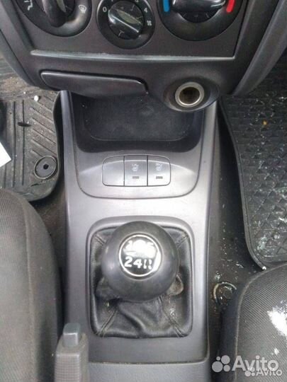 Консоль салона (центральная часть) Hyundai Elantra