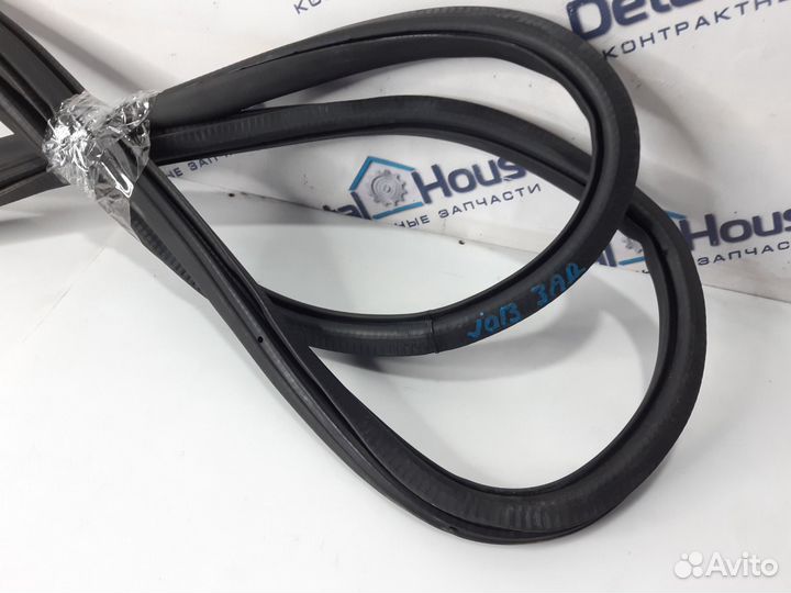 Уплотнитель двери задний Volkswagen Passat B7 1.4