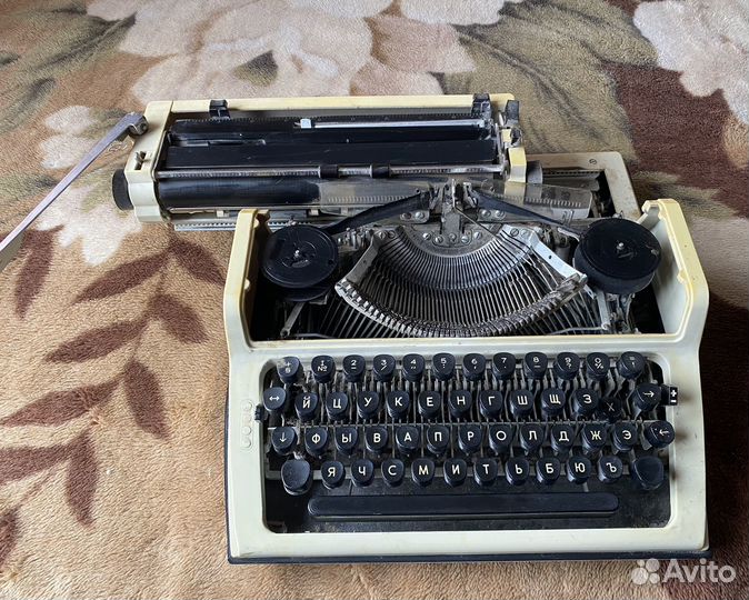 Печатная пишущая машинка