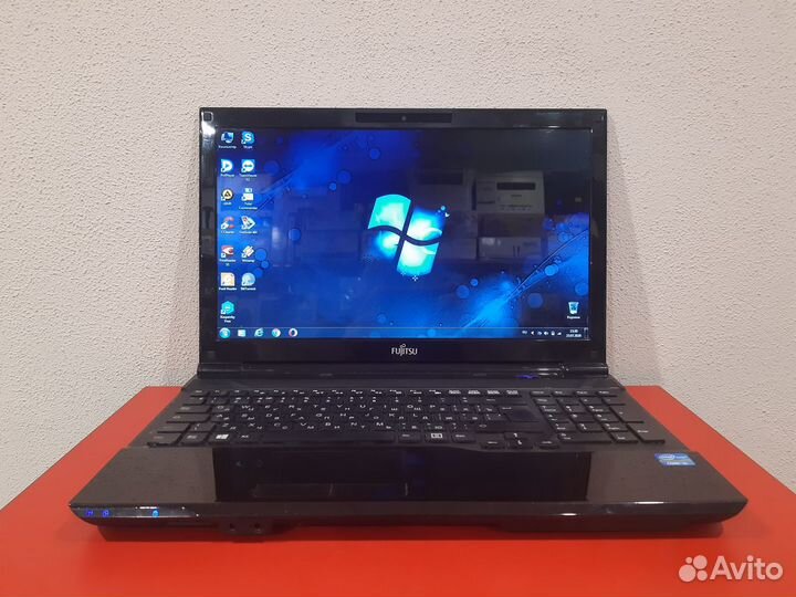 Ноутбук Fujitsu AH532 Intel Core i5