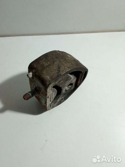 Подушка крепления кпп Volkswagen Passat B5 8D03991