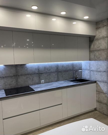 Кухня под потолок на заказ