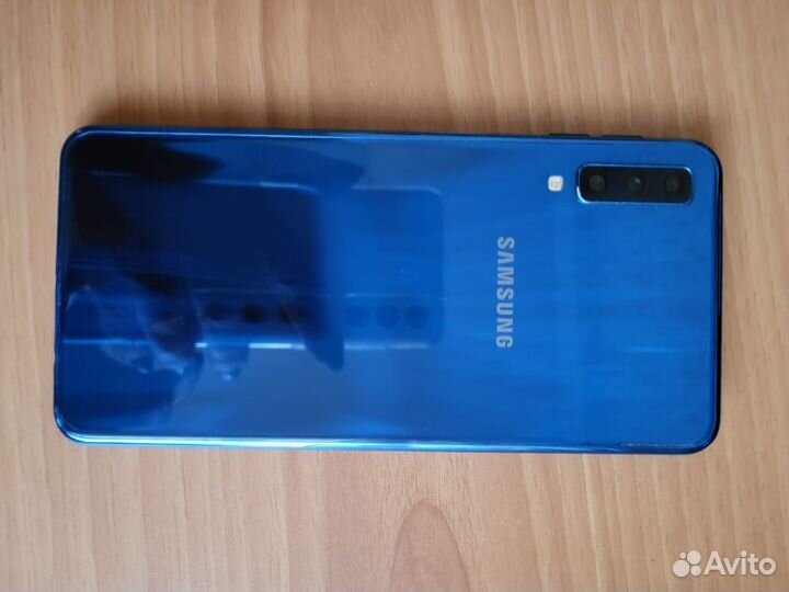 Samsung Galaxy A7 (2018), 4/64 ГБ